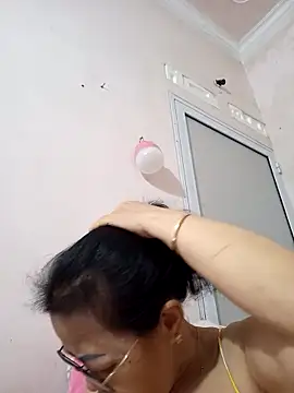 Snapshot of Hotestlove chatting on April 11, 2026, 10:52 am Hotestlove online show from April 11, 2026, 10:52 am