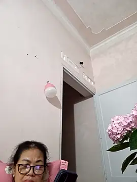 Snapshot of Hotestlove chatting on April 16, 2026, 2:29 pm Hotestlove online show from April 16, 2026, 2:29 pm