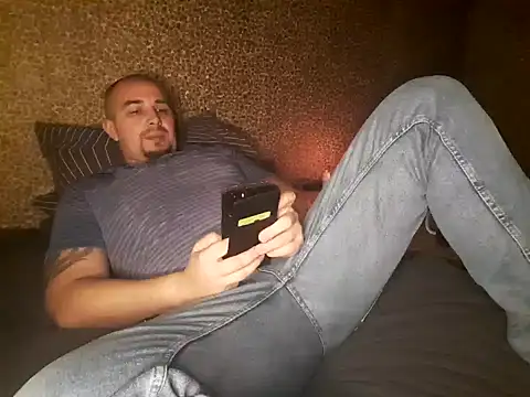Snapshot of Foxyshaved chatting on December 5, 2024, 4:42 am Foxyshaved online show from December 5, 2024, 4:42 am