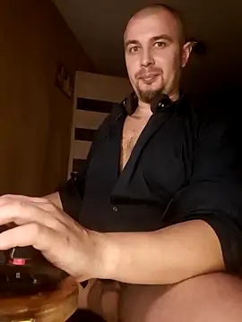 Snapshot of Foxyshaved chatting on December 5, 2024, 2:11 pm Foxyshaved online show from December 5, 2024, 2:11 pm