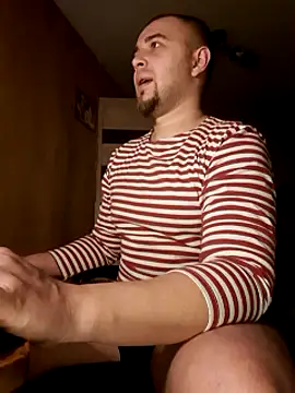 Snapshot of Foxyshaved chatting on December 13, 2024, 5:38 am Foxyshaved online show from December 13, 2024, 5:38 am
