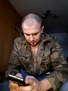 Snapshot of Foxyshaved chatting on January 8, 2025, 8:49 am Foxyshaved online show from January 8, 2025, 8:49 am