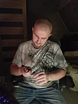 Foxyshaved online show from November 5, 2025, 4:45 am