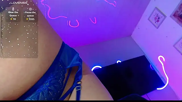 isabelladoll19 online show from May 22, 2026, 10:15 pm