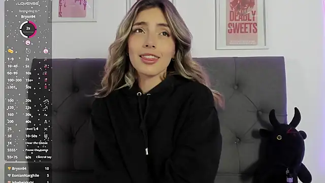 Snapshot of IsadoraGalle_ chatting on February 17, 2026, 7:09 pm IsadoraGalle online show from February 17, 2026, 7:09 pm