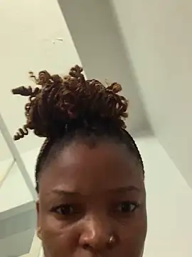 slimcateee online show from February 2, 2025, 8:35 am
