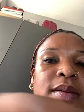 slimcateee online show from February 5, 2025, 9:25 am