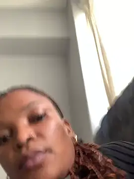 slimcateee online show from February 6, 2025, 1:32 pm
