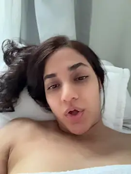 CuteeRose online show from June 17, 2026, 1:01 pm