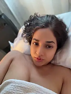 CuteeRose online show from June 18, 2026, 4:22 pm