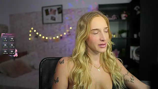 Nicolette  Shea  online show from February 19, 2025, 2:01 pm