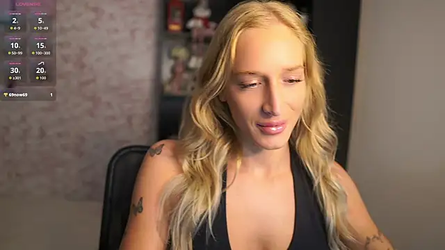 Snapshot of Nicolette__Shea_ chatting on January 14, 2026, 9:15 am Nicolette Shea online show from January 14, 2026, 9:15 am