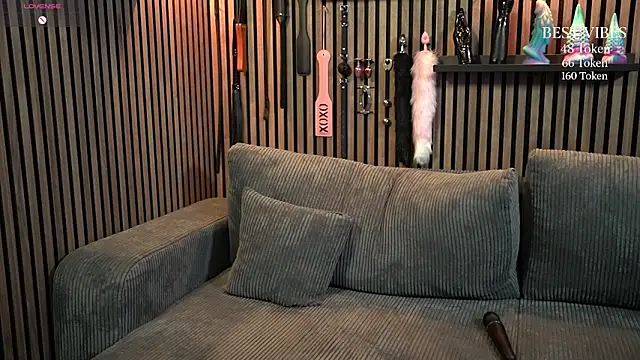 ClaraStylezZ online show from October 18, 2025, 6:37 am