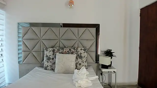 nina pons online show from October 2, 2025, 9:22 pm