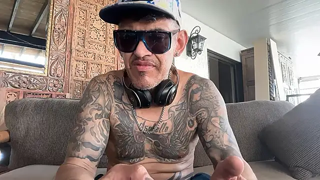 RoodoggXL online show from February 14, 2026, 9:33 pm