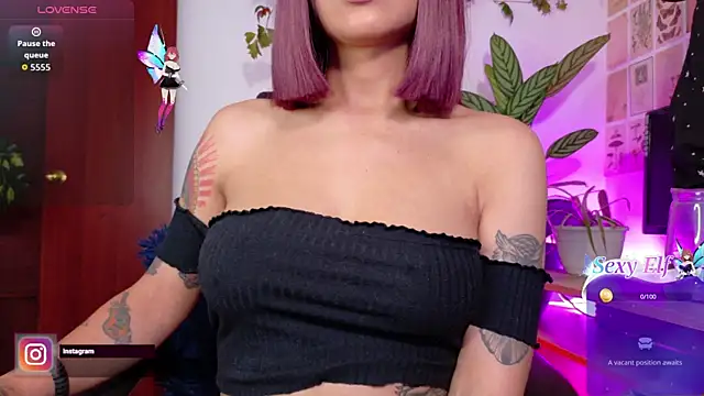 Yeriawaddell  online show from December 17, 2025, 12:05 am