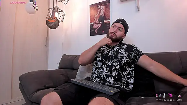 SebastianVilla  online show from October 8, 2025, 10:40 pm