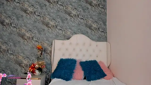 Snapshot of CAMILLEN_PETTID chatting on January 16, 2025, 10:44 pm CAMILLEN PETTID online show from January 16, 2025, 10:44 pm