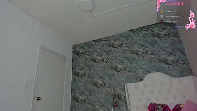 Snapshot of CAMILLEN_PETTID chatting on March 8, 2025, 10:56 pm CAMILLEN PETTID online show from March 8, 2025, 10:56 pm