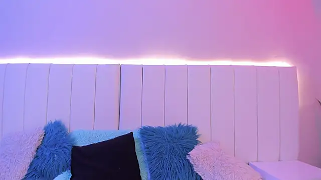 Snapshot of CAMILLEN_PETTID chatting on September 16, 2025, 9:38 pm CAMILLEN PETTID online show from September 16, 2025, 9:38 pm