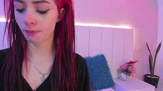 Snapshot of CAMILLEN_PETTID chatting on November 18, 2025, 10:36 pm CAMILLEN PETTID online show from November 18, 2025, 10:36 pm