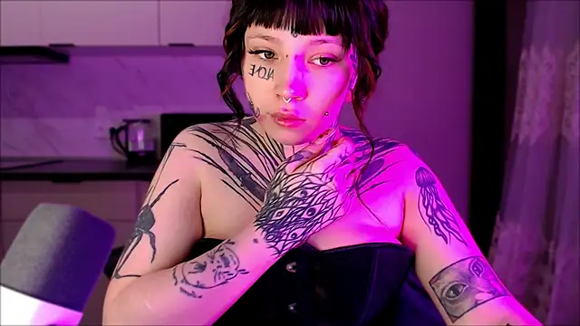 tradishka online show from January 28, 2025, 8:47 pm