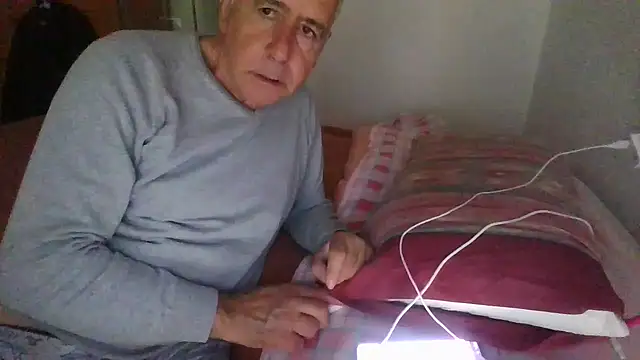 parejamlga58 online show from December 18, 2025, 2:45 pm