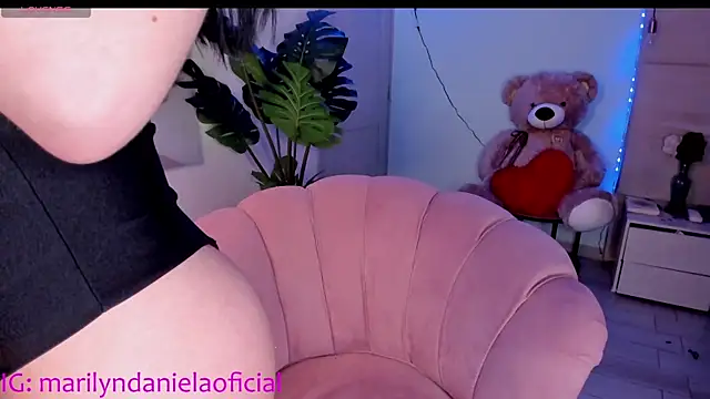 Marily Daniela  online show from March 9, 2025, 3:32 am