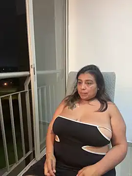 Snapshot of MrsFoucher chatting on March 6, 2025, 1:05 am MrsFoucher online show from March 6, 2025, 1:05 am