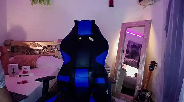 Snapshot of huge_armound chatting on February 15, 2025, 11:36 pm huge armound online show from February 15, 2025, 11:36 pm