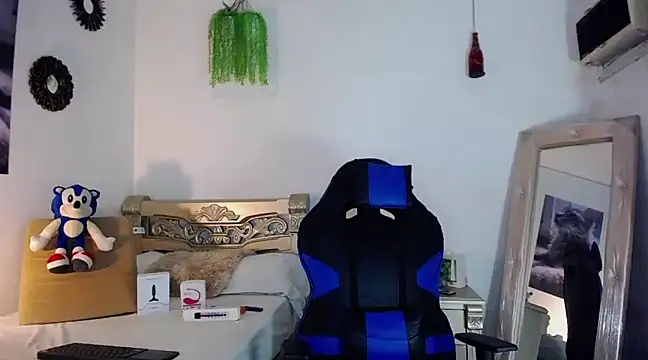 Snapshot of huge_armound chatting on February 19, 2025, 1:50 pm huge armound online show from February 19, 2025, 1:50 pm