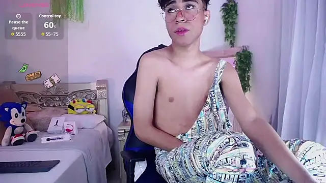 Snapshot of huge_armound chatting on September 25, 2025, 5:44 am huge armound online show from September 25, 2025, 5:44 am