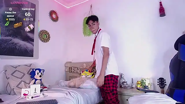 Snapshot of huge_armound chatting on October 9, 2025, 3:15 am huge armound online show from October 9, 2025, 3:15 am