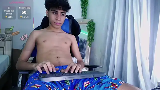 Snapshot of huge_armound chatting on October 13, 2025, 2:00 am huge armound online show from October 13, 2025, 2:00 am