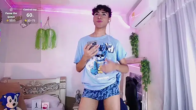 Snapshot of huge_armound chatting on October 15, 2025, 10:54 pm huge armound online show from October 15, 2025, 10:54 pm