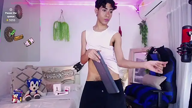 huge armound online show from April 10, 2026, 6:40 am