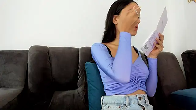  Caroliinee  online show from March 6, 2025, 4:28 pm