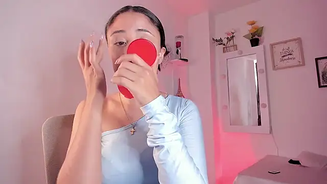  Caroliinee  online show from October 2, 2025, 6:37 pm