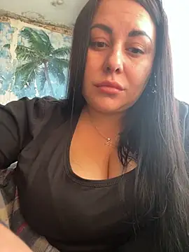 DaisyStreet online show from November 2, 2025, 10:17 am