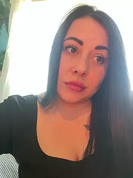 Snapshot of DaisyStreet chatting on May 5, 2026, 7:27 am DaisyStreet online show from May 5, 2026, 7:27 am