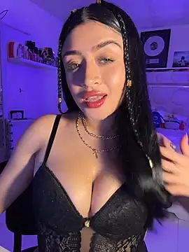 lucianaroy online show from April 9, 2026, 3:06 am