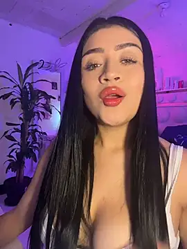 Snapshot of lucianaroy chatting on May 2, 2026, 4:17 am lucianaroy online show from May 2, 2026, 4:17 am