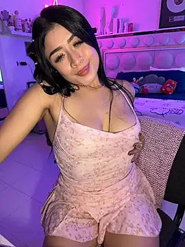 Snapshot of lucianaroy chatting on May 19, 2026, 11:33 pm lucianaroy online show from May 19, 2026, 11:33 pm