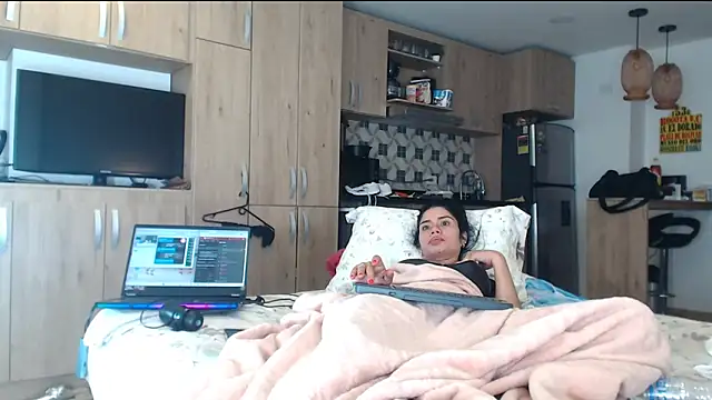 Snapshot of Alondra_fetish chatting on February 27, 2025, 8:39 am Alondra fetish online show from February 27, 2025, 8:39 am