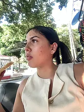 Snapshot of MarianaBenz chatting on January 22, 2025, 8:17 pm MarianaBenz online show from January 22, 2025, 8:17 pm