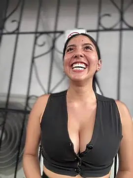 Snapshot of MarianaBenz chatting on January 24, 2025, 9:26 pm MarianaBenz online show from January 24, 2025, 9:26 pm