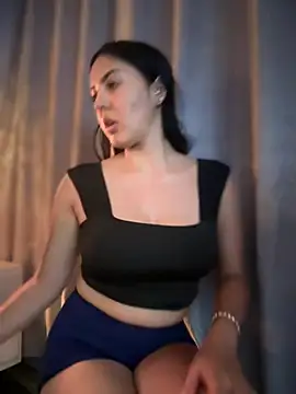 Snapshot of MarianaBenz chatting on January 27, 2025, 8:28 pm MarianaBenz online show from January 27, 2025, 8:28 pm