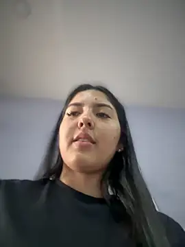 Snapshot of MarianaBenz chatting on February 6, 2025, 8:23 pm MarianaBenz online show from February 6, 2025, 8:23 pm