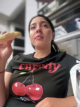 Snapshot of MarianaBenz chatting on February 7, 2025, 8:31 pm MarianaBenz online show from February 7, 2025, 8:31 pm