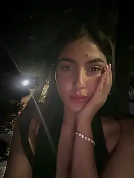 Snapshot of MarianaBenz chatting on February 12, 2025, 2:45 am MarianaBenz online show from February 12, 2025, 2:45 am